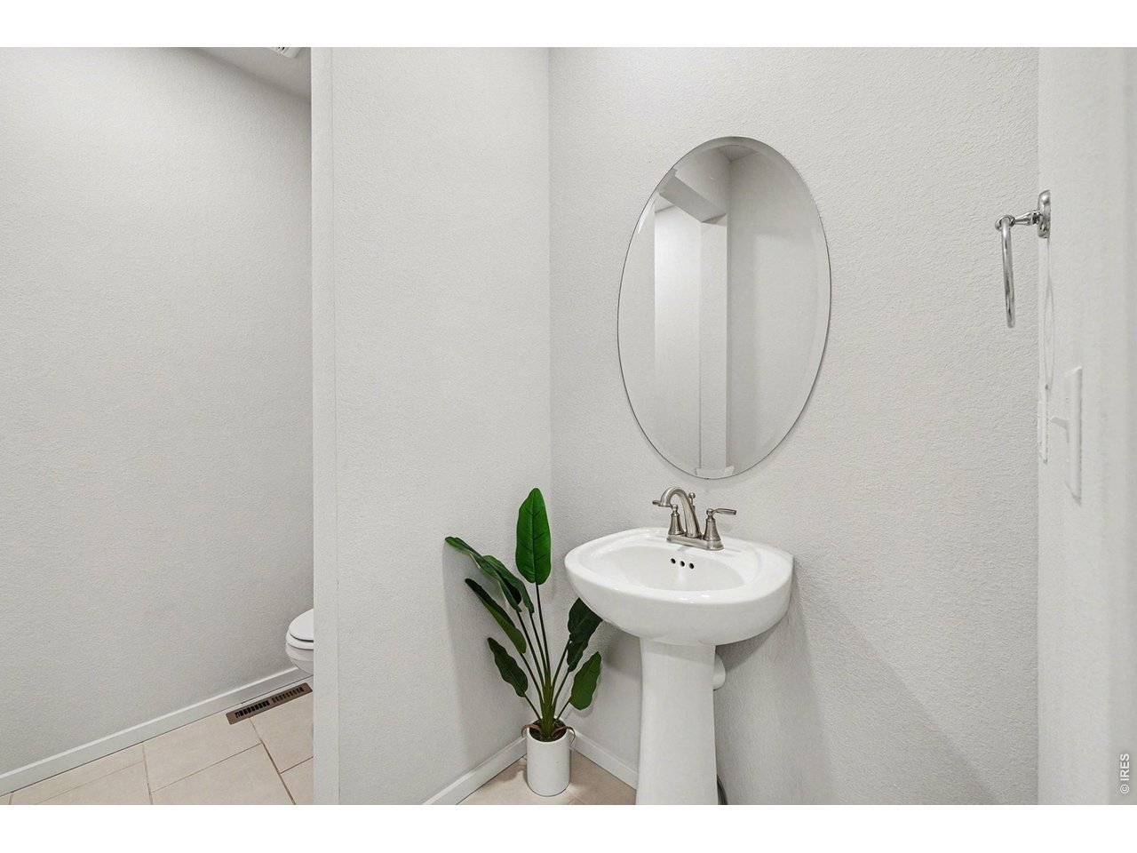 Simple main level powder room