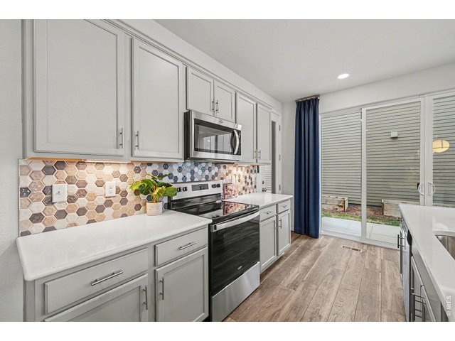 Property Photo 10 Stylish backsplash and stainless steel