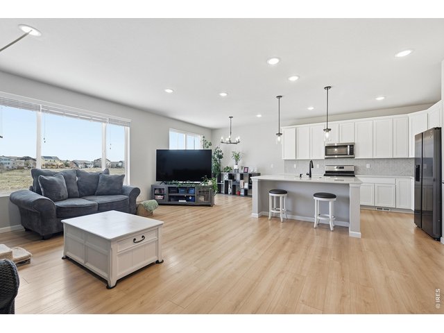 Property Photo 15 Open floor plan