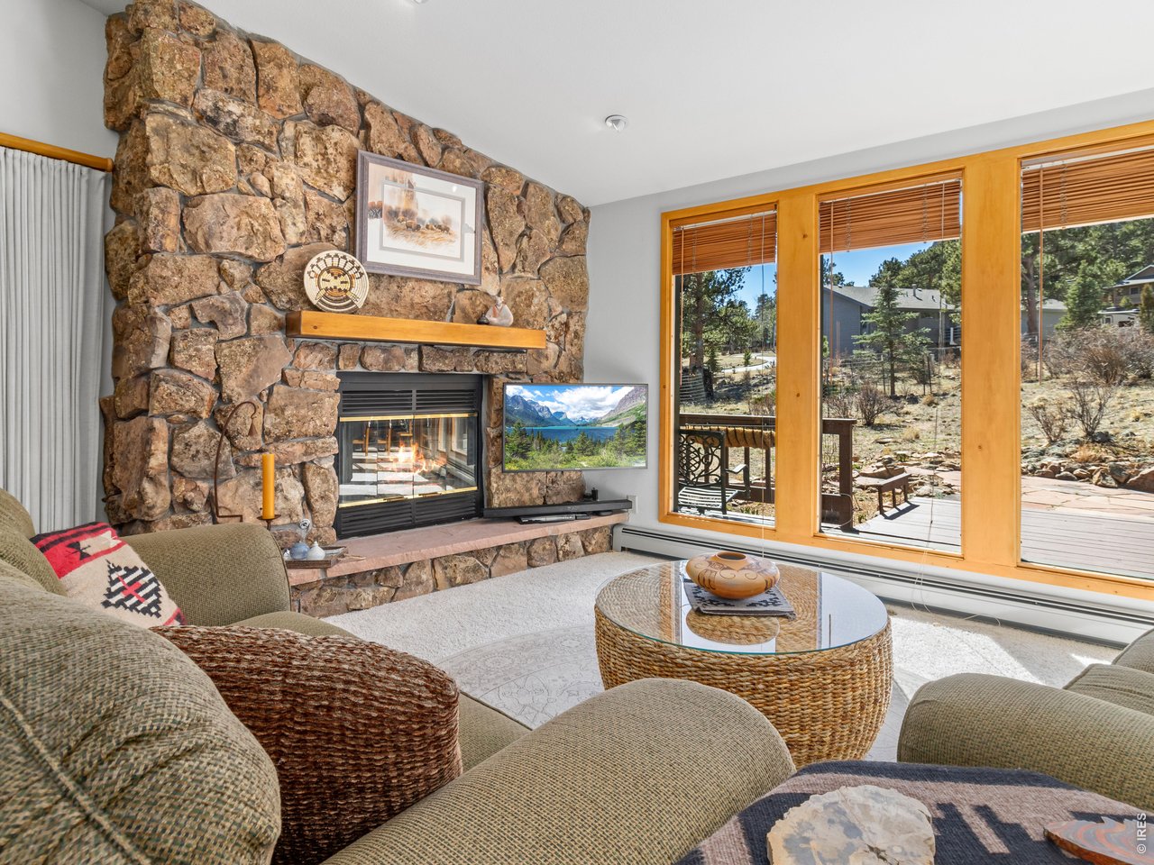 Living Room Moss Rock Gas Fireplace When You Want to get Cozy