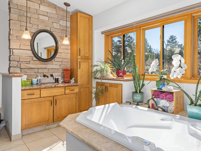 Property Photo 10 Stunning Bath