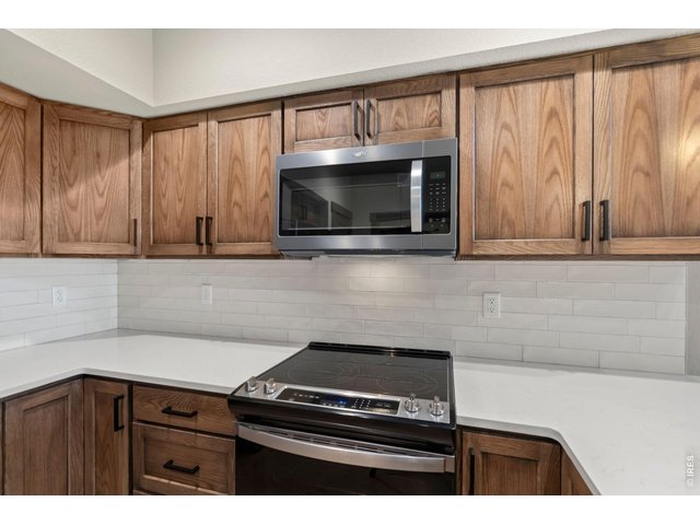 Property Photo 7 Tiled backsplash and new appliances.