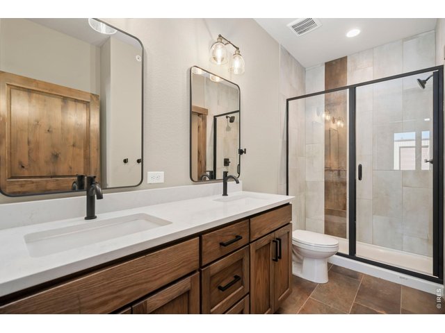 Property Photo 23 Main level primary bath