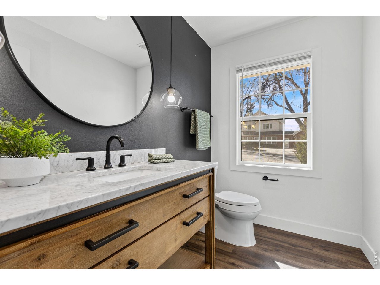 1/2 Bath