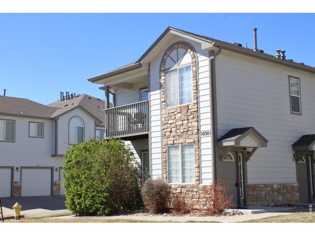 Property Photo 2 Great location, just a block to the community clubhouse and pool.