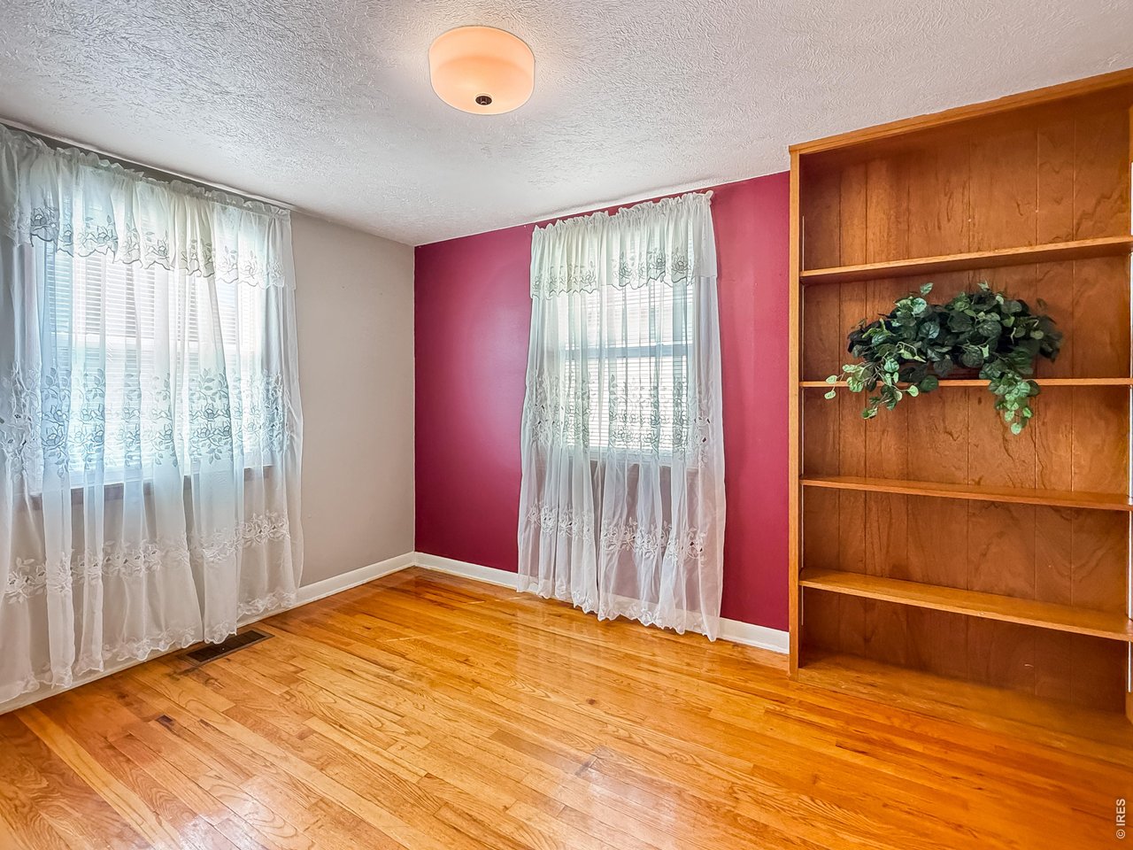 2nd Bedroom has built ins