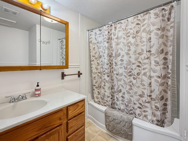 Property Photo 27 Full Bathroom