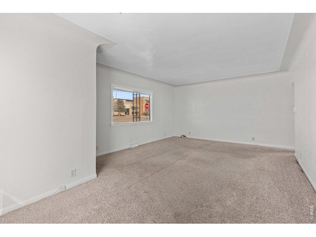 Property Photo 4 Living room