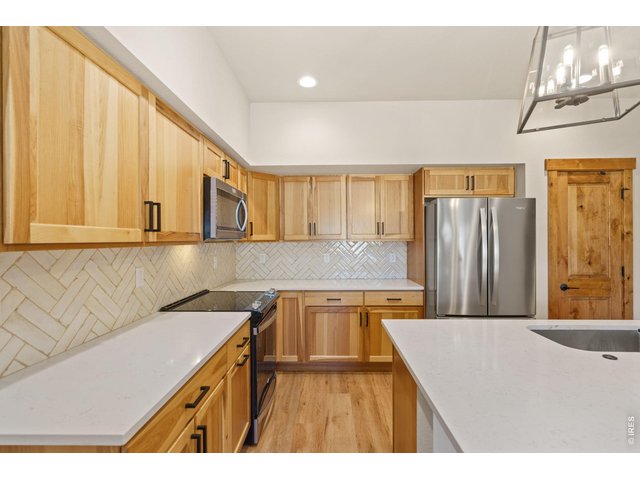 Property Photo 5 Stainless steel appliances included