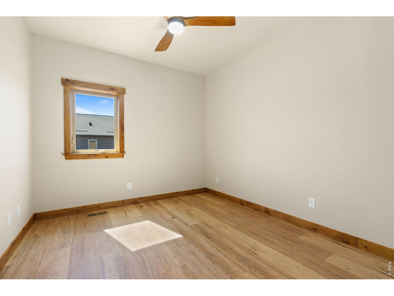 Second upstairs bedroom