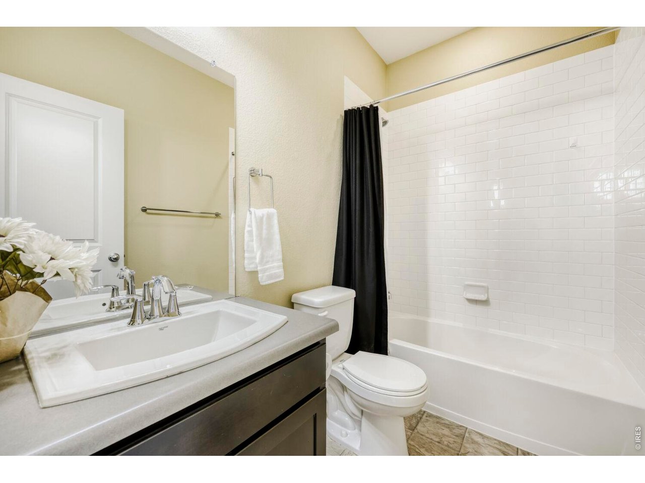2nd bathroom with shower and tub combo