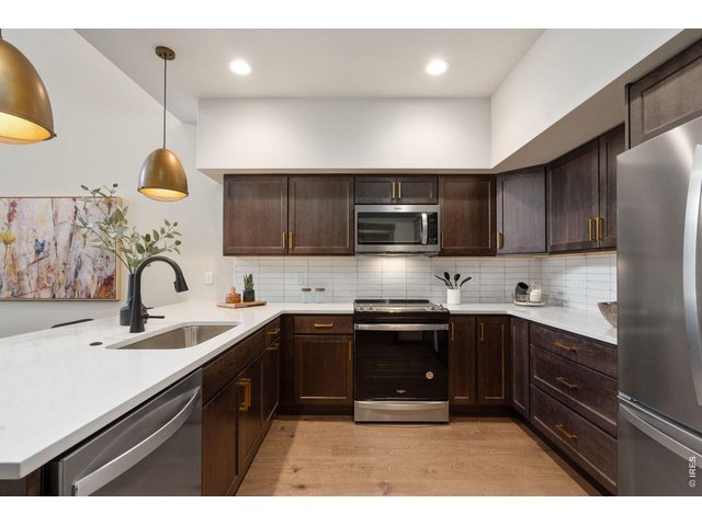 Property Photo 11 Soft close cabinetry