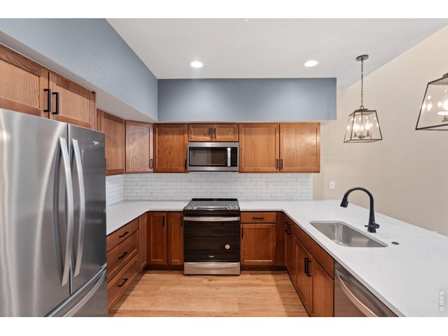 Property Photo 7 Stainless steel appliances included