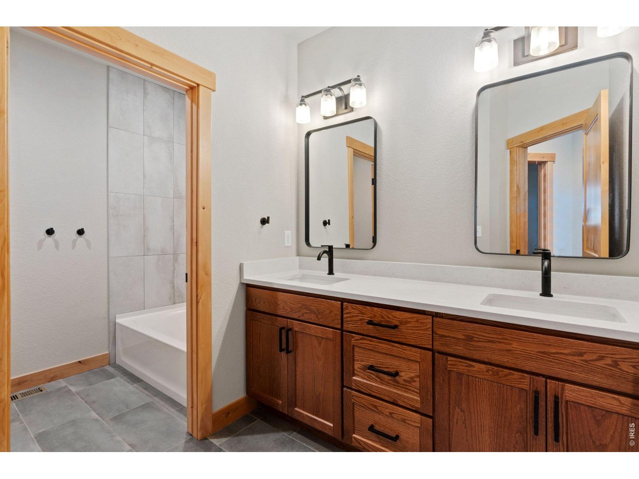 Property Photo 16 Upstairs full bathroom