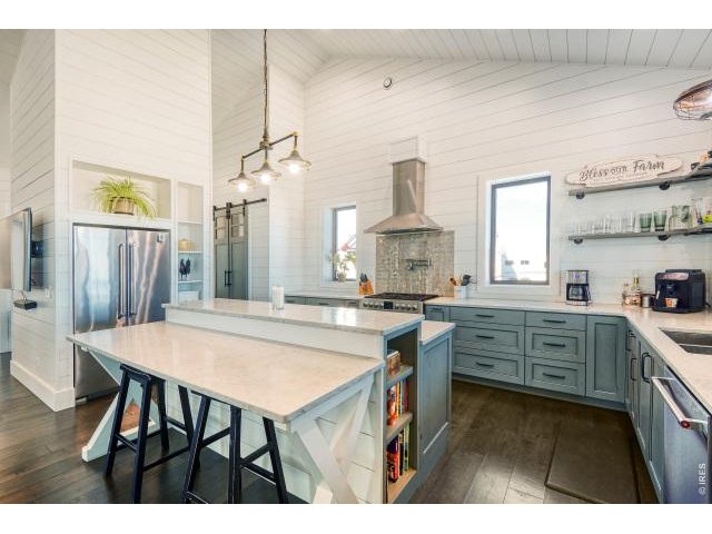 Property Photo 5 Bright, open kitchen