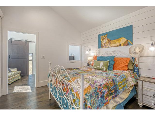 Property Photo 17 Upstairs bedroom and sitting area with balcony