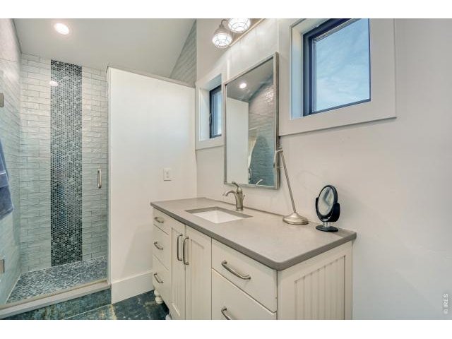 Property Photo 18 Main floor guest room attached bath
