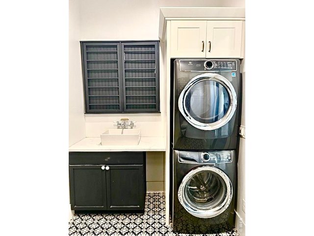 Property Photo 26 Laundry room