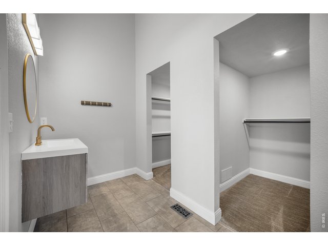 Property Photo 23 great closet space