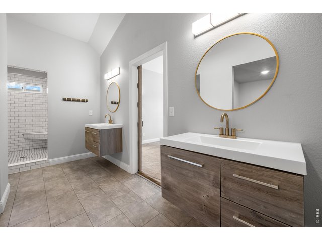 Property Photo 21 separate large sink areas 