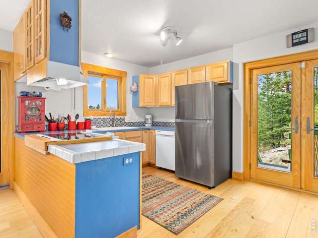 Property Photo 18 Bright Kitchen