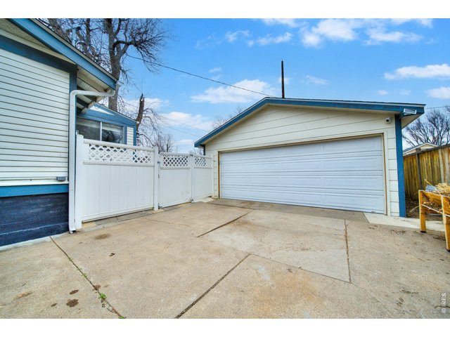 Property Photo 35 Tandem 4 Car Garage- Front Access 