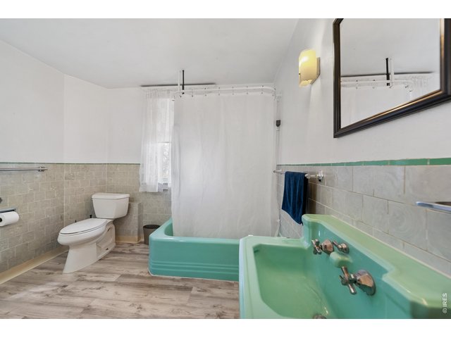 Property Photo 26 Upstairs Bathroom 