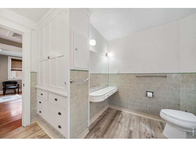 Property Photo 27 Upstairs Bathroom 