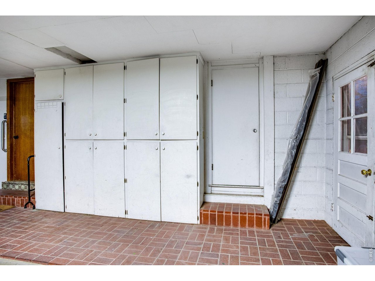 Garage: 2 and 1/2 car garage has some nice built-in cabinets to keep things orderly. That door in the middle leads to additional storage.