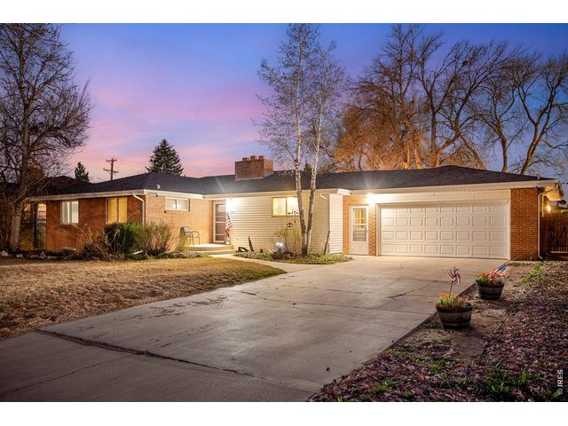 Property Photo 1 Beautiful, well-built Maplewood mid-century modern ranch with a generous 2,856 total square feet!