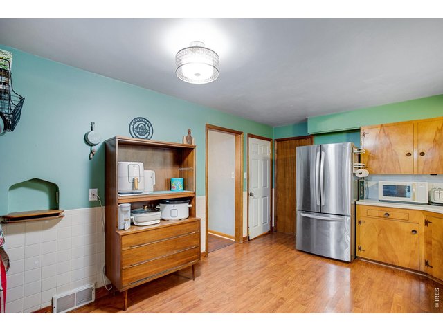 Property Photo 6 Kitchen: All appliances are included.