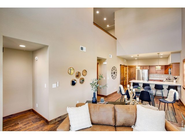 Property Photo 7 Soaring vaulted ceilings