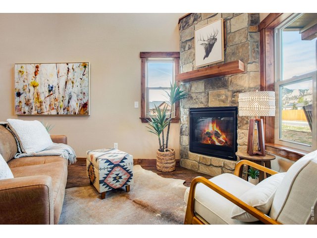 Property Photo 5 Cozy gas fireplace