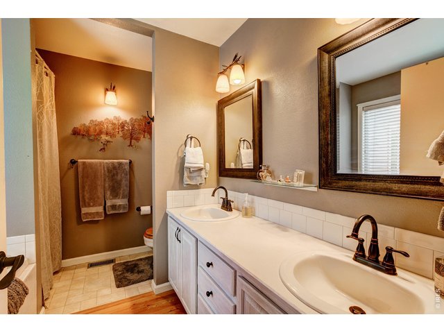 Property Photo 24 5 piece Master Bath 