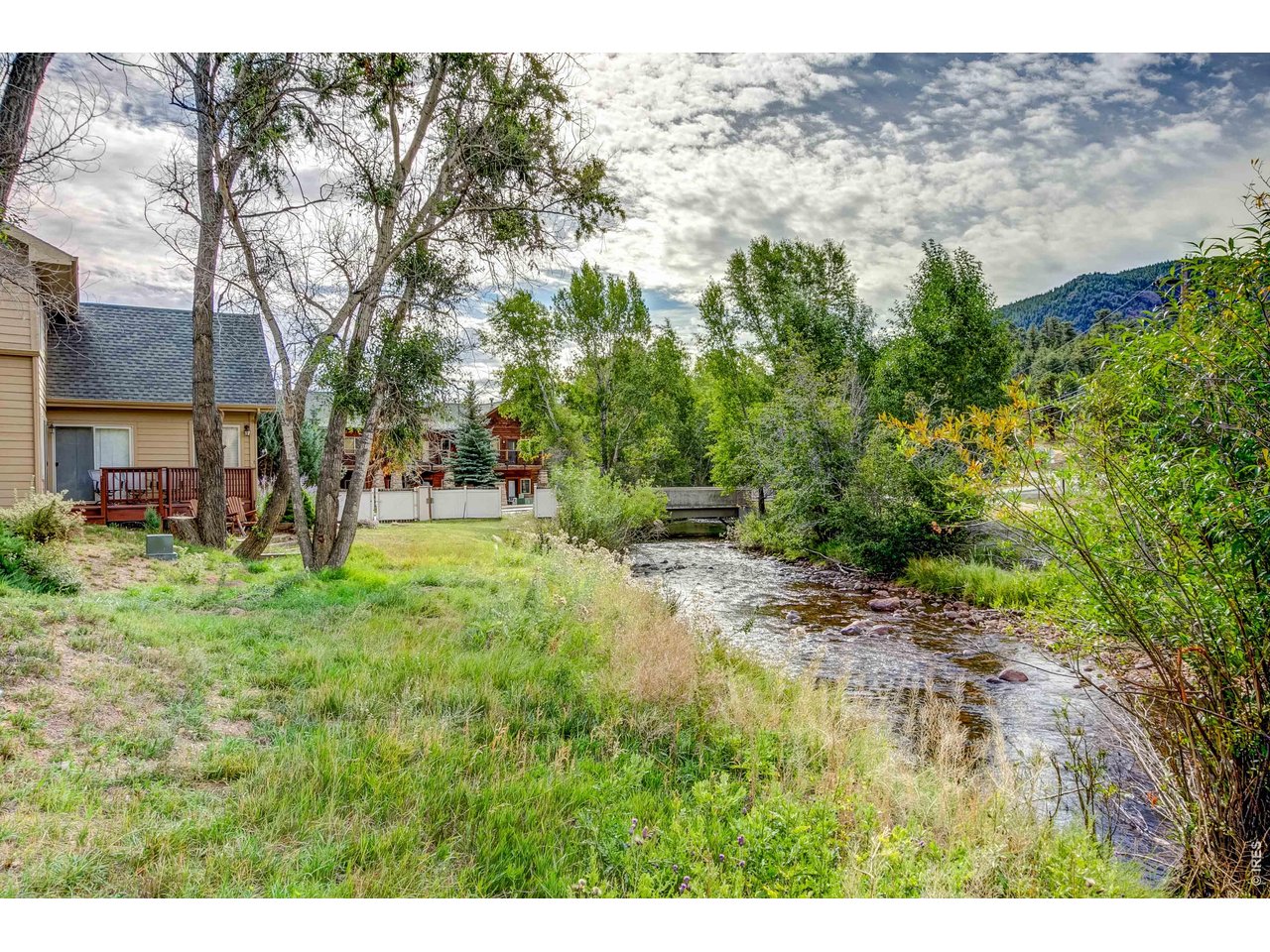 Riverfront backyard - dip your toes in!