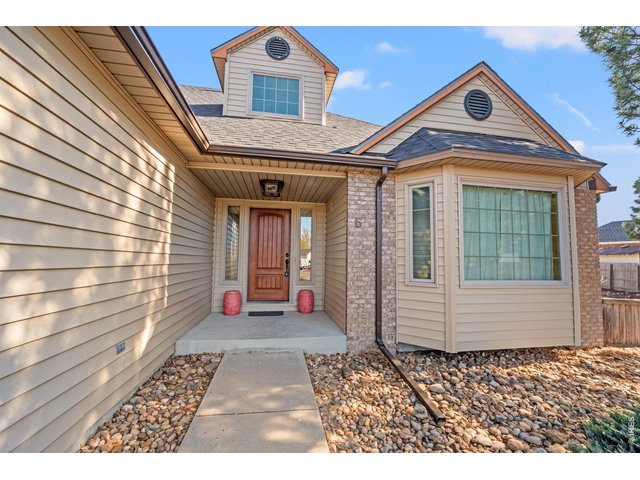 Property Photo 6 Welcoming entry that sets the tone for the comfortable, functional layout inside.