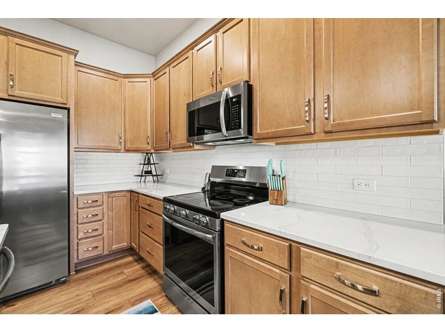 Property Photo 15 Stainless steel appliances included