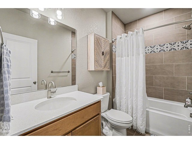Property Photo 25 Guest bathroom located near guest rooms