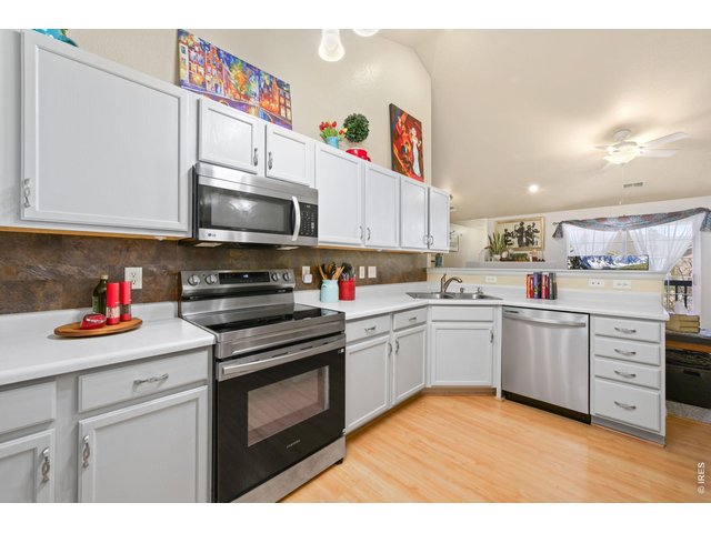 Property Photo 10 Newer stainless-steel appliances