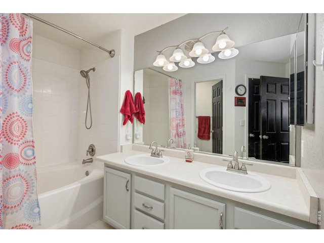Property Photo 16 Full bathroom with soaking tub, large walk-in closet, & linen closet