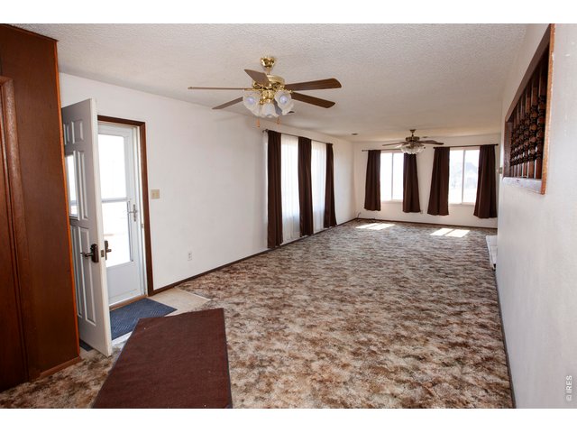 Property Photo 6 Living room