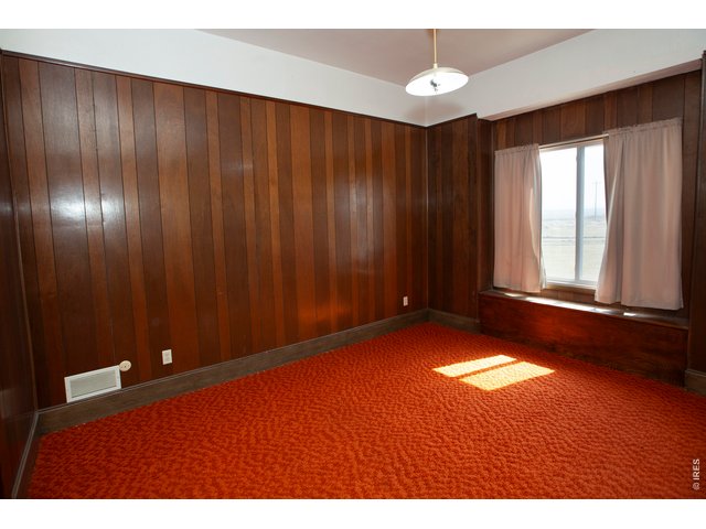 Property Photo 31 Bedroom 2 w/walk in closet