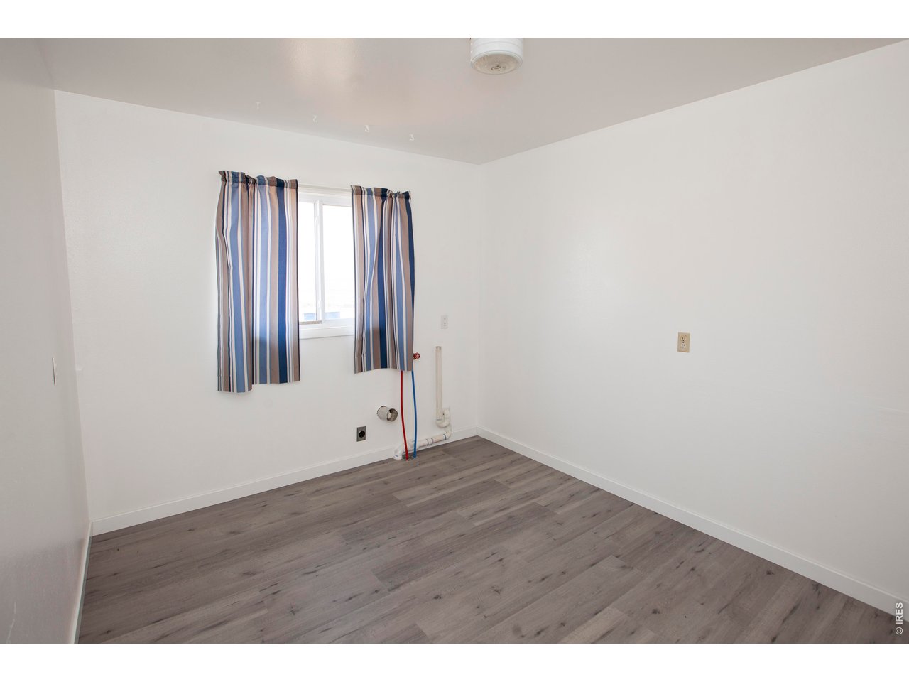 Laundry/crawl space access