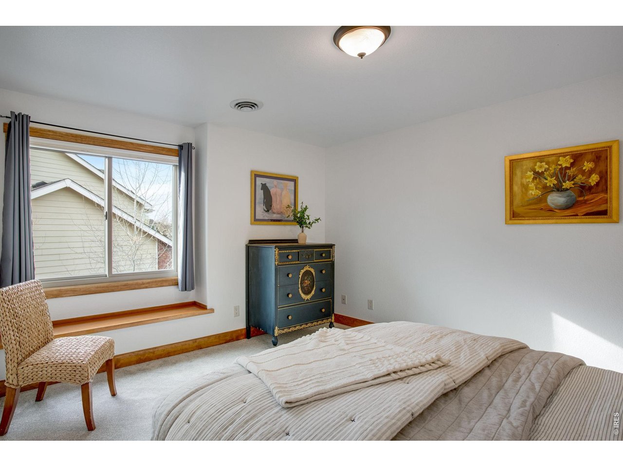 The perfect secondary bedrooms! Huge, comfortable and bright! 