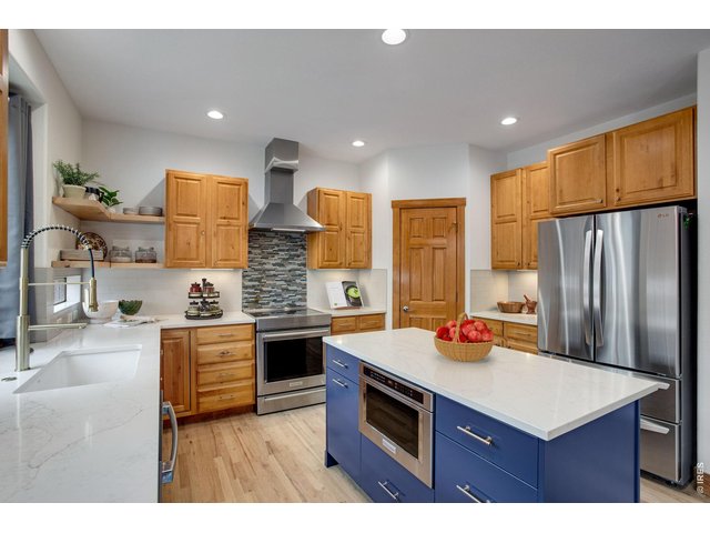 Property Photo 6 Fresh Updated/Remodeled Kitchen in 2021, shiny Quartz countertops. All stainless appliances, induction range and exterior vented hood! 
