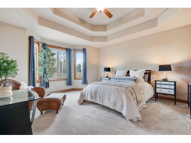 Property Photo 18 Grand Primary suite at 17 X 16, plush Brand new carpet, large south side windows - simply stunning! 