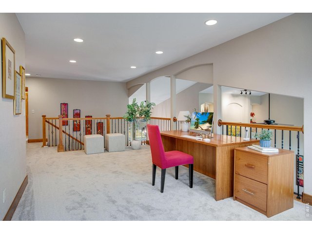 Property Photo 34 Upper level Loft bright and spacious! 