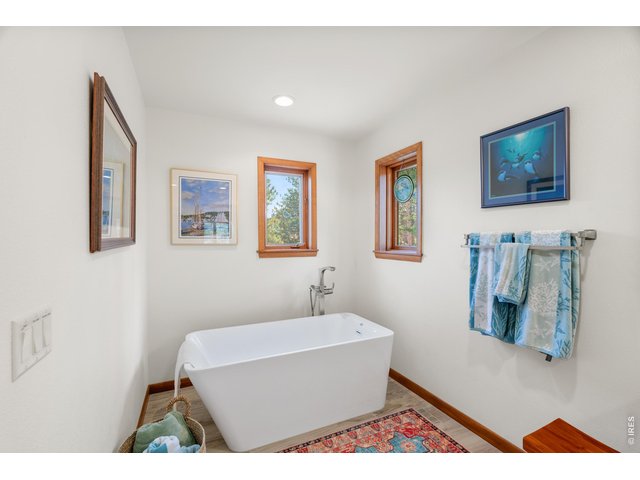 Property Photo 27 Large Soaker Tub