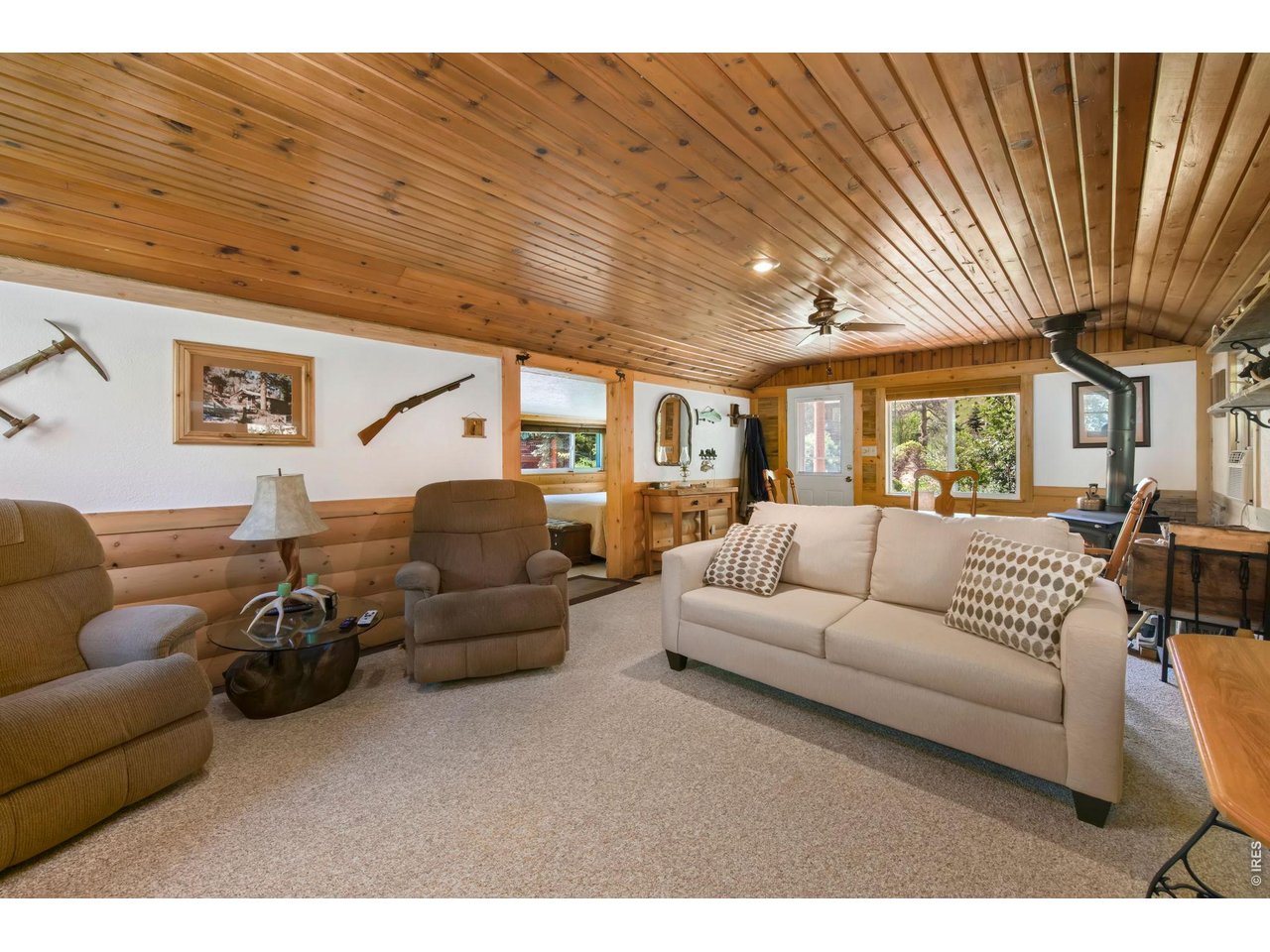 This cabin has completely renovated - so warm and inviting