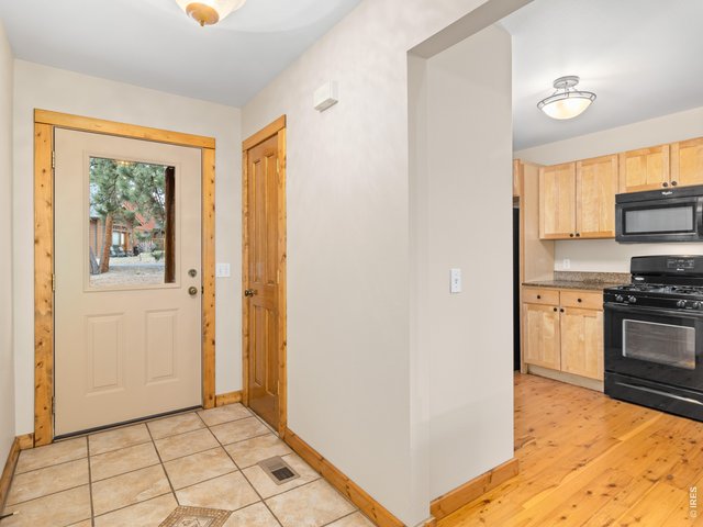 Property Photo 27 Entry